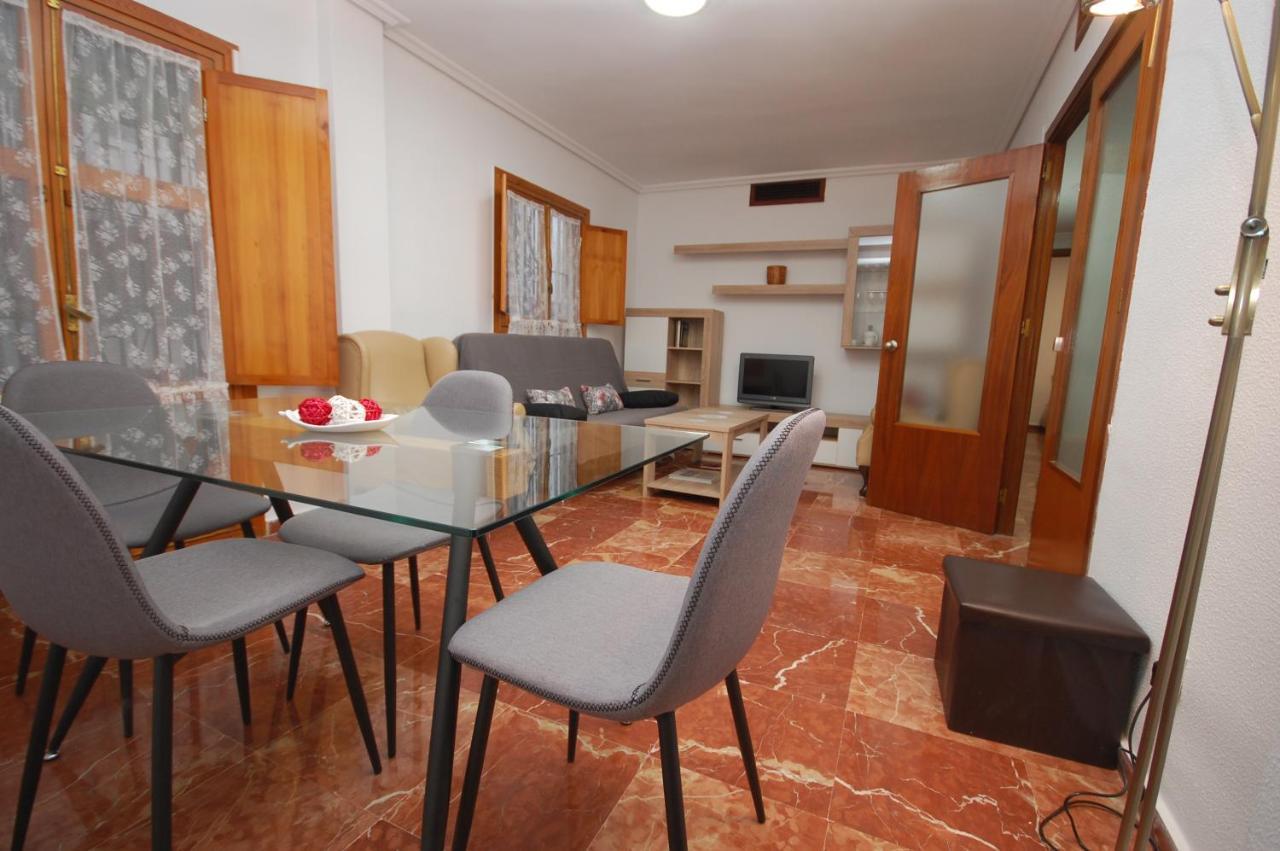 Apartament Holi-Rent Estrella Sewilla Zewnętrze zdjęcie